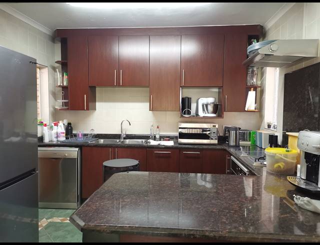 2 BEDROOM TOWNHOUSE FOR SALE IN BASSONIA